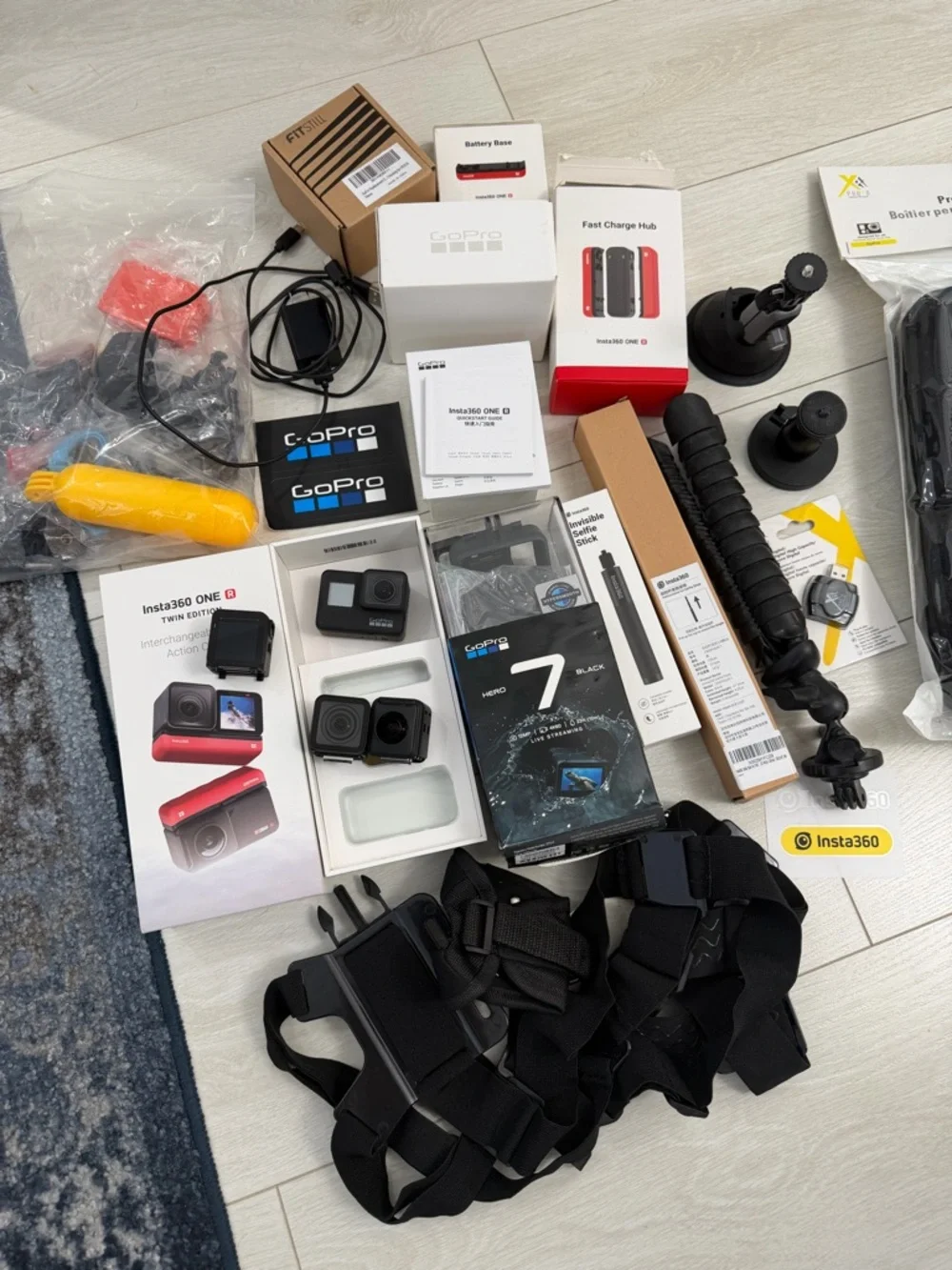 Insta360 ONE R Twin Edition - Super 5.7K Dual-Lens 360 Camera & Go Pro Bundle